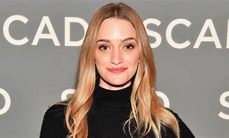 is-brianne-howey-related-to-julia-roberts