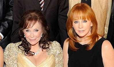 is-reba-mcentire-related-to-loretta-lynn